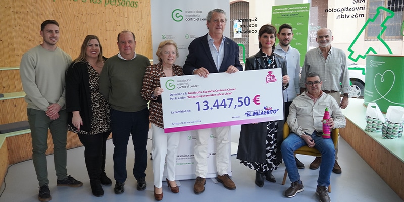 El Milagrito entrega a la AECC más de 13.000 euros por la venta de sus botellas en febrero